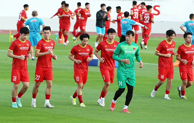 (QBĐT) - Hơi thở AFF Cup 2021 đã gấp gáp, muốn vô địch, thầy trò HLV Park Hang Seo cần sớm tìm lại phẩm chất của nhà vô địch trong chuyến rèn quân 10 ngày ở Vũng Tàu. Đạt điểm rơi phong độ đúng lúc không phải là chuyện đơn giản.