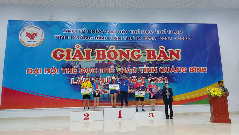 o các VĐV thi đấu nội dung đôi nam, nữ