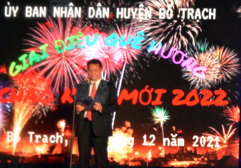 Phó Chủ tịch UBND huyện Bố Trạch khai mạc Chương trình biểu diễn nghệ thuật truyền thống chào đón năm mới năm 2022.