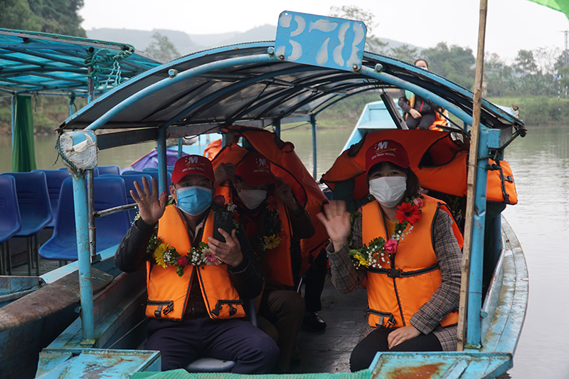 Đoàn khách đến từ Hà Tĩnh sẽ tham quan động Phong Nha trong ngày đầu năm mới.