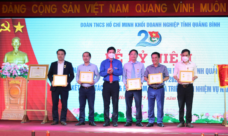 Thừa ủy quyền của trung ương Đoàn