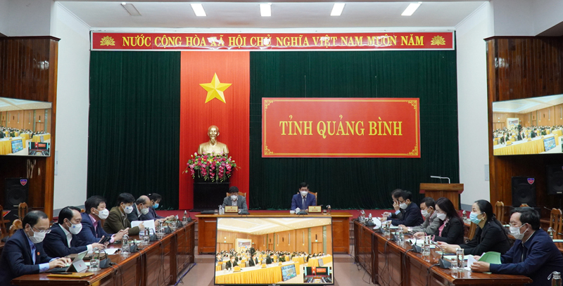 Đồng chí Phó Chủ tịch UBND tỉnh, Phó trưởng Ban Thường trực Ban Chỉ đạo phòng chống dịch Covid-19 tỉnh Hồ An Phong chủ trì tại điểm cầu Quảng Bình.