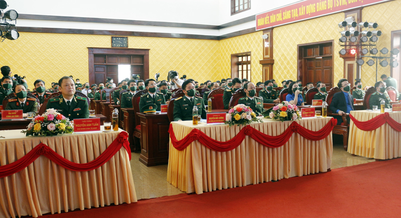 Các đại biểu tham dự buổi lễ.