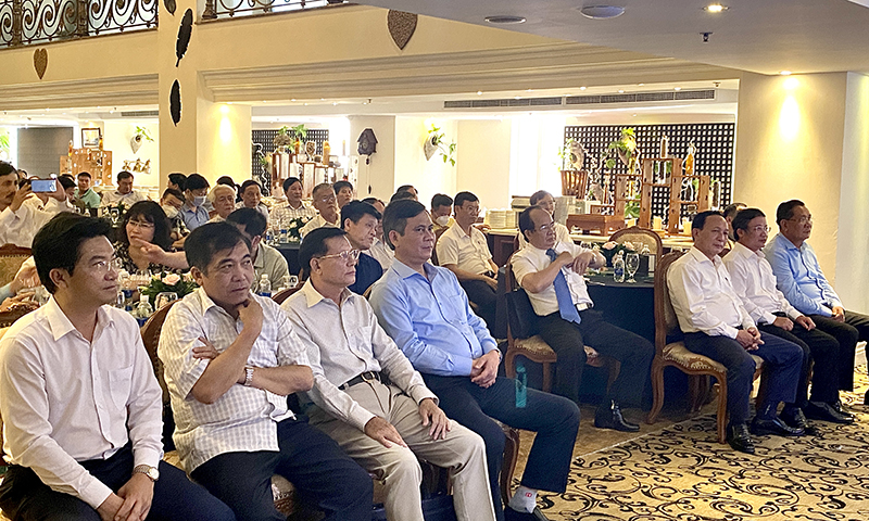 Các đồng chí lãnh đạo tỉnh tham dự buổi gặp mặt.