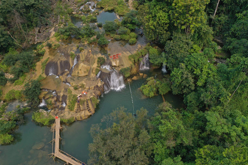 Khu du lịch thác Mơ (xã Hoá Hợp, Minh Hoá).