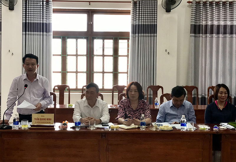 Đại diện Ban Thường trực Ủy ban MTTQVN tỉnh phát biểu tại buổi tọa đàm.