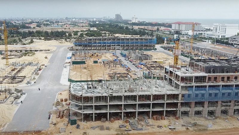 Trên công trường xây dựng dự án Khu đô thị Bảo Ninh 1 của Đất xanh Miền Trung.