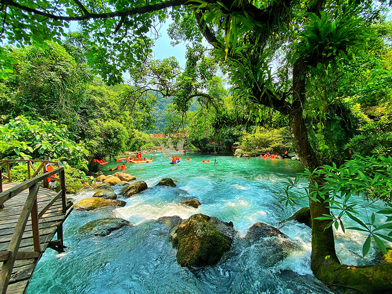 Trải nghiệm suối Nước Moọc.