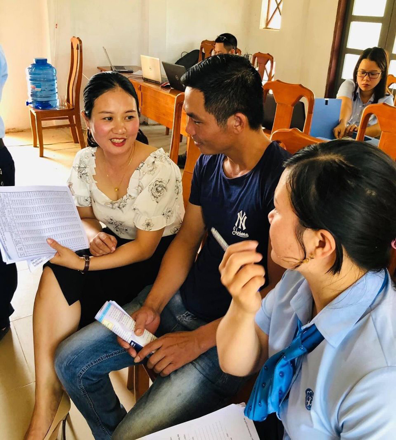 BHXH huyện Tuyên Hóa tuyên truyền về BHXH tự nguyện cho người dân.