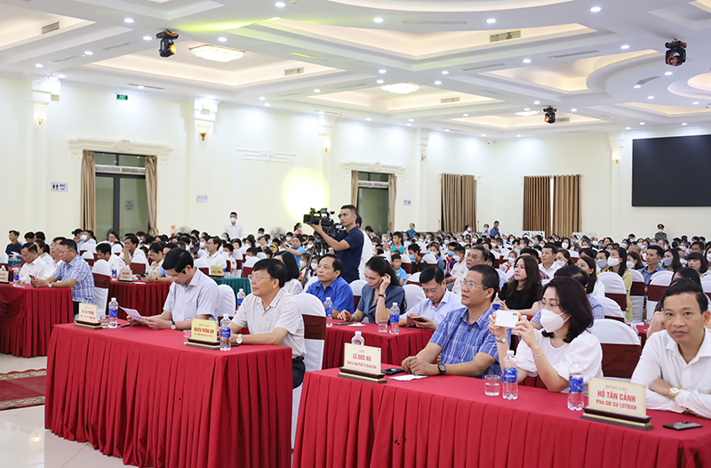 Các đại biểu tham dự lễ phát động.