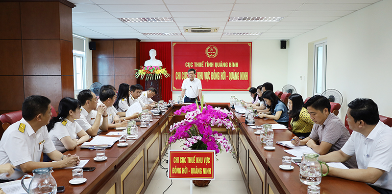 Đồng chí Bí thư Thành ủy Đồng Hới Trần Phong kết luận tại buổi làm việc.