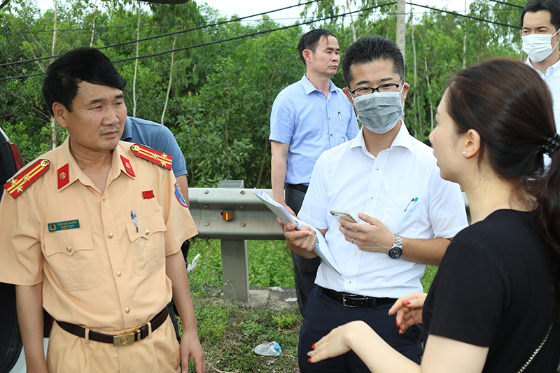 Đoàn công tác của Đại sứ quán Nhật Bản khảo sát công tác đảm bảo TTATGT trên tuyến QL1A.
