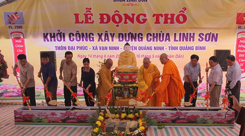 Lễ động thổ xây dựng chùa Linh Sơn.