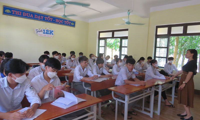 Giáo viên và học sinh tranh thủ thời gian trong giai đoạn “nước rút” để chuẩn bị cho kỳ thi tốt nghiệp THPT.