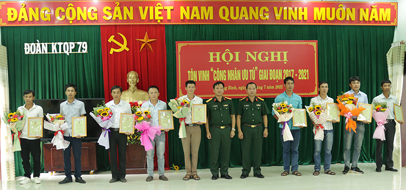 Thủ trưởng Đoàn KTQP 79 tôn vinh các  