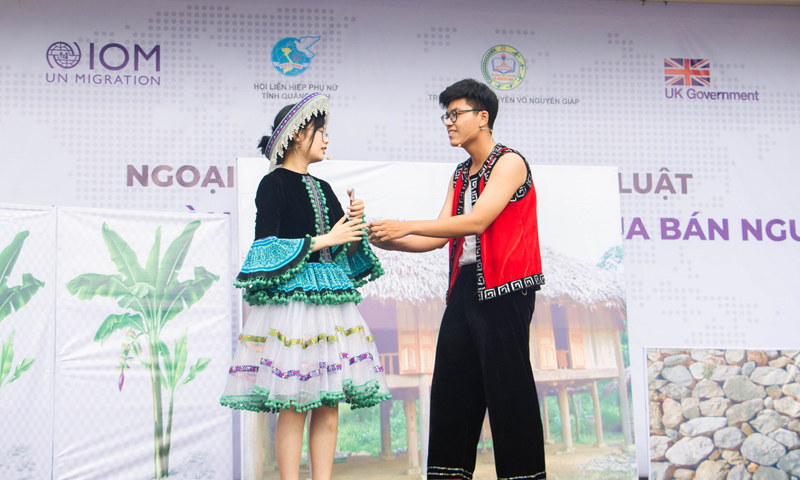 Học sinh Trường THPT chuyên Võ Nguyên Giáp tổ chức chương trình ngoại khoá truyền thông “Di cư an toàn và phòng, chống mua bán người”.