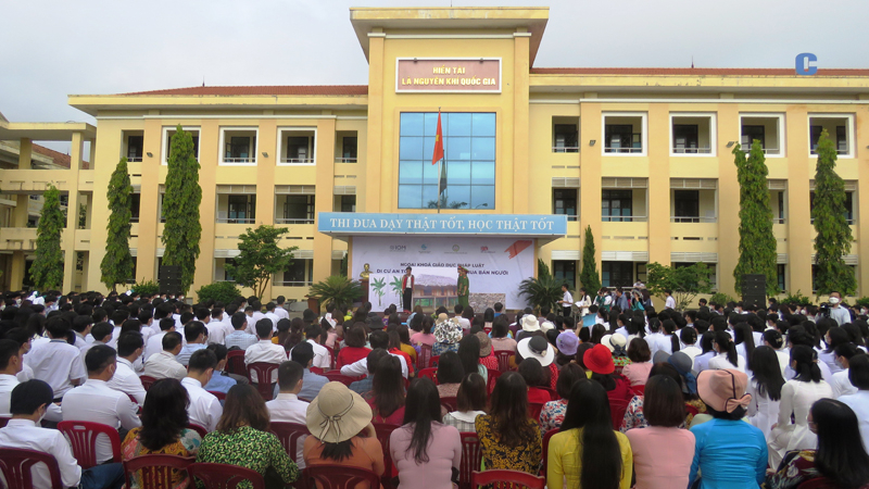 Chương trình ngoại khóa “Di cư an toàn và phòng, chống mua bán người” của Trường THPT chuyên Võ Nguyên Giáp thu hút đông đảo học sinh tham gia.