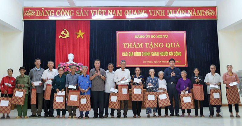 Huyện Bố Trạch thường xuyên triển khai các hoạt động chăm lo đời sống cho NCC trên địa bàn.