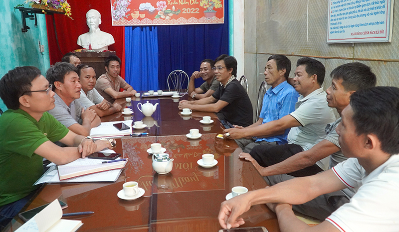 Những ngư dân tiêu biểu, nòng cốt của các THT, tổ đoàn kết tham gia thảo luận về việc thành lập THT theo Nghị định 77