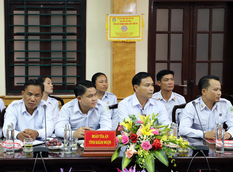 Lãnh đạo TAND tỉnh Khăm Muộn tham gia hội đàm