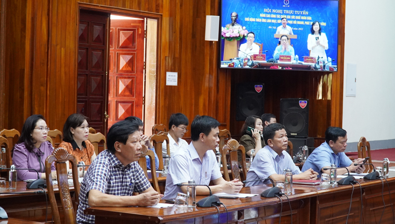 Các đại biểu tham dự hội nghị tại điểm cầu UBND tỉnh.