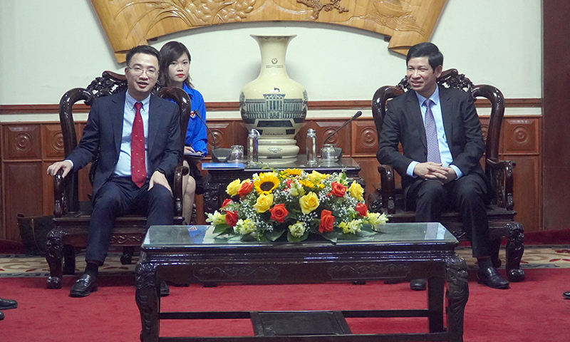 Đồng chí Phó Chủ tịch UBND tỉnh Hồ An Phong và Bí thư Ban Chấp hành Trung ương Đoàn, Phó Chủ nhiệm Thường trực Ủy ban quốc gia về thanh niên Việt Nam Nguyễn Tường Lâm  tại buổi tiếp