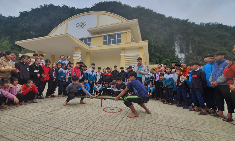 Môn thể thao đẩy gậy ngày càng thu hút giới trẻ tham gia.