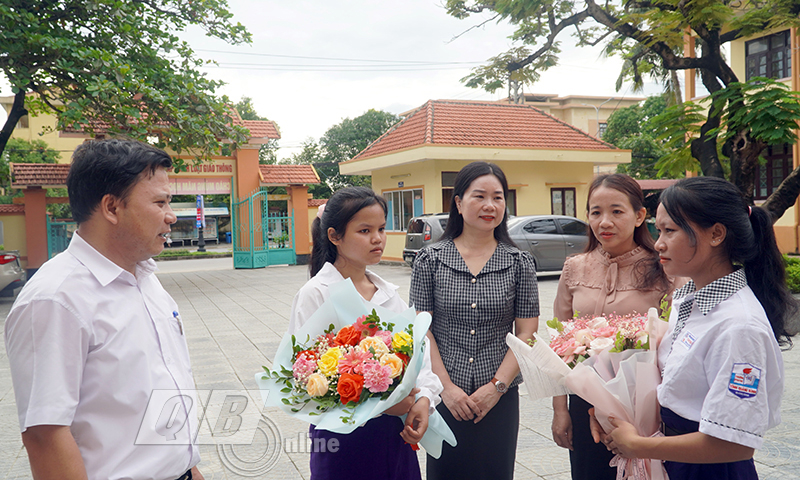 Bịn rịn trước giờ chia tay