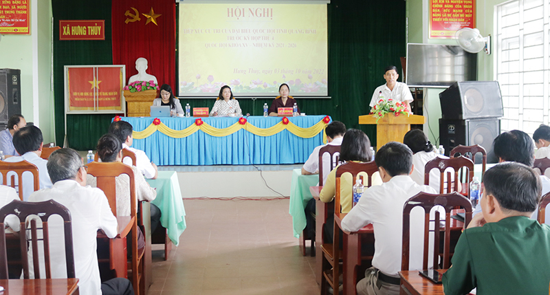 Đại biểu Quốc hội tiếp xúc cử tri tại huyện Lệ Thuỷ.
