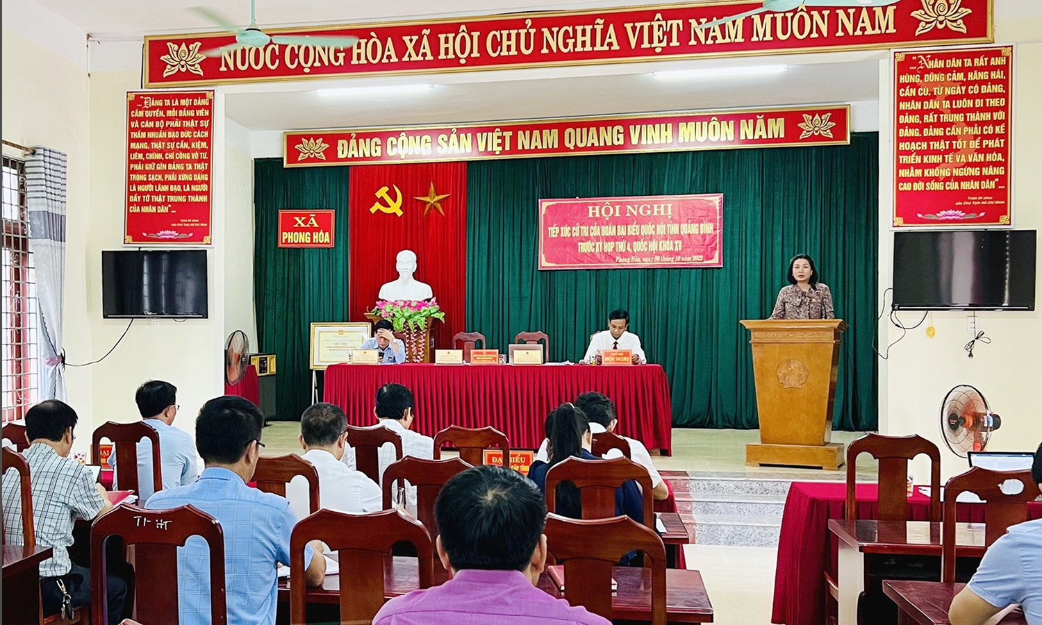 Toàn cảnh buổi tiếp xúc cử tri