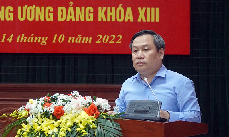 Đồng chí Bí thư Tỉnh ủy Vũ Đại Thắng thông báo cáo nội dung hội nghị