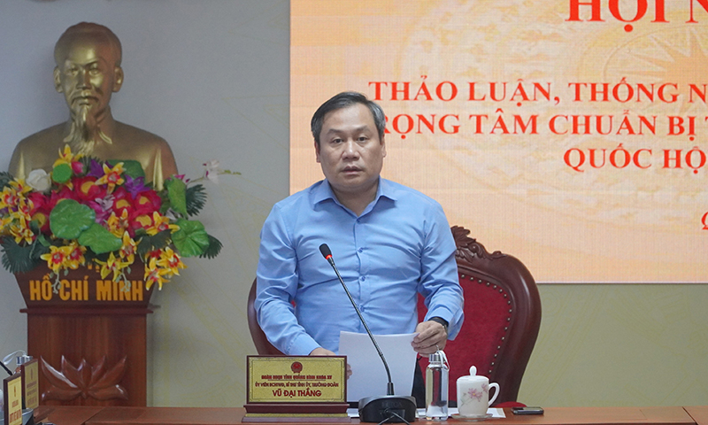 Đồng chí Bí thư Tỉnh ủy, Trưởng đoàn ĐBQH tỉnh Vũ Đại Thắng phát biểu kết luận hội nghị