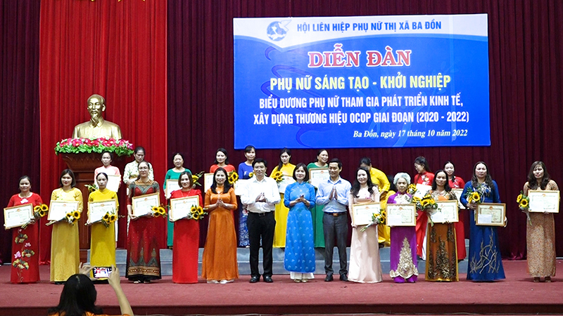 20 cá nhân điển hình tiên tiến trong phong trào phụ nữ sáng tạo khởi nghiệp, giai đoạn 2020 – 2022 được nhận giấy khen của UBND thị xã