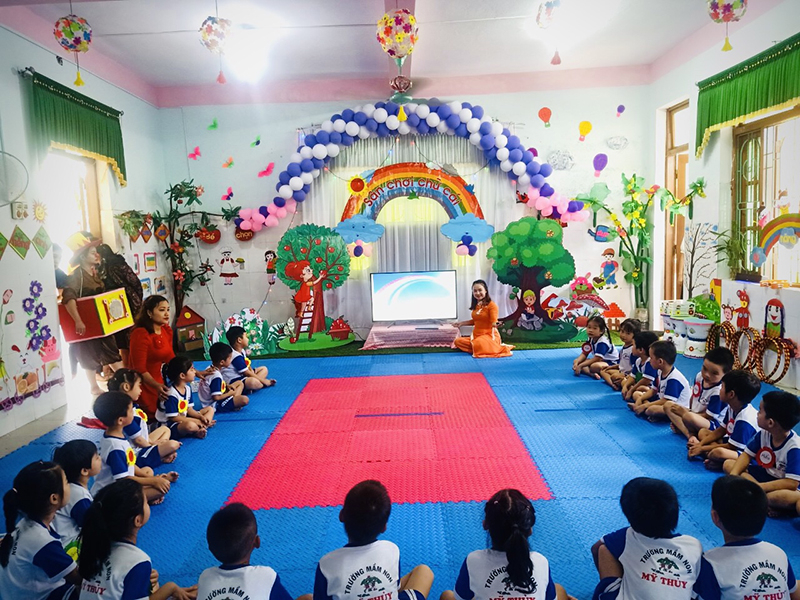 Giờ dạy của cô giáo Hoàng Thị Hà luôn tạo được sự cuốn hút đối với trẻ