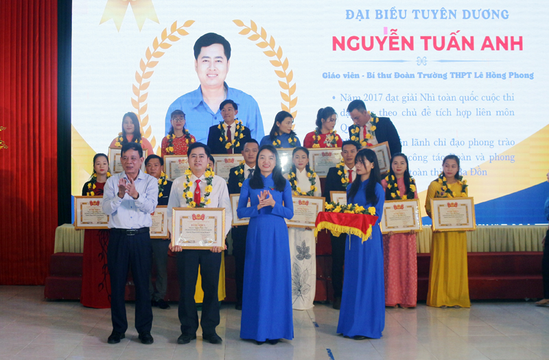  Tuyên dương 20 “Nhà giáo trẻ tiêu biểu” năm 2022.