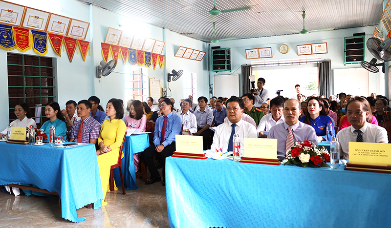 Các đại biểu và bà con TDP 3 tham dự  