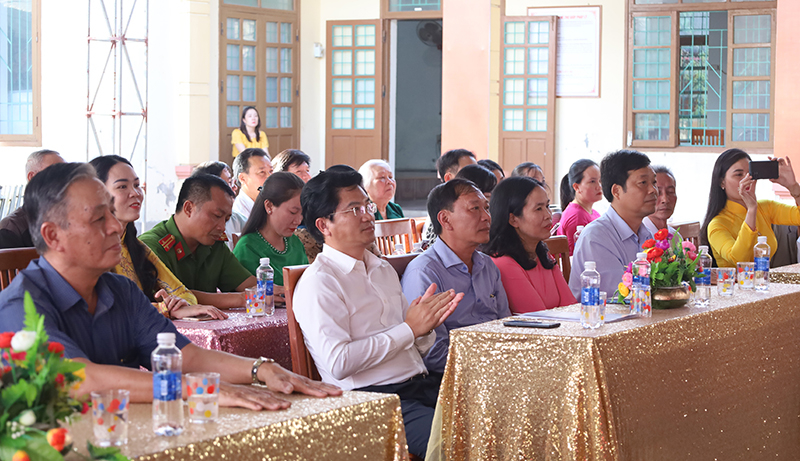 Các đại biểu dự ngày hội.