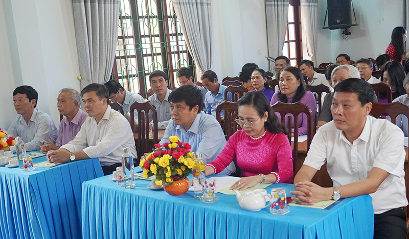 Các đại biểu tham dự tại buổi lễ.
