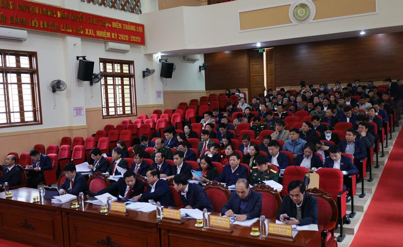 Các đại biểu nghiên cứu, thảo luận và chuẩn bị thông qua nhiều nghị quyết quan trong ở kỳ họp.