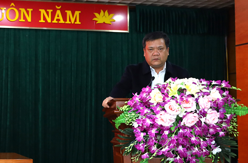 Đồng chí Bí thư Thành ủy Đồng Hới Trần Phong phát biểu kết luận hội nghị.