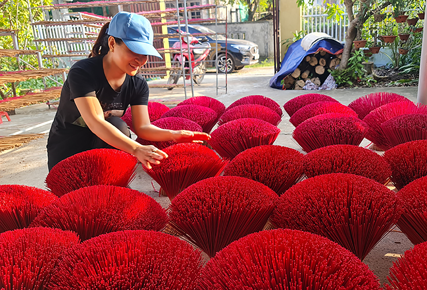 Nhang trầm Nam Lá được sản xuất hoàn toàn bằng nguyên liệu bột trầm, không hóa chất, phụ phẩm.