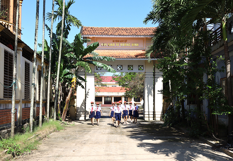 Khu Giao tế Quảng Bình được giữ gìn trang trọng.