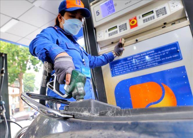 Dự báo xăng tăng giá trong kỳ điều chỉnh đầu tiên của năm 2023. Ảnh: TTXVN.