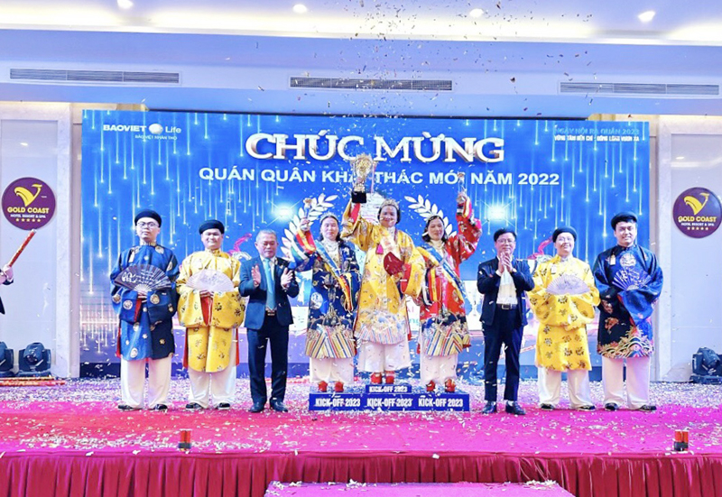 Công ty Bảo việt Nhân thọ Quảng Bình vinh danh các tư vấn viên xuất sắc năm 2022.