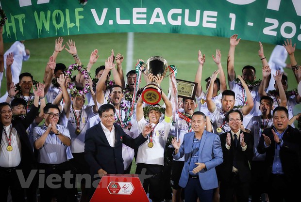 Hà Nội FC vô địch V-League 2022 và nhận thưởng 3 tỷ đồng từ VPF. (Ảnh: PV/Vietnam+)