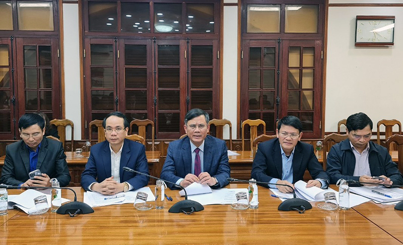 Đồng chí Chủ tịch UBND tỉnh Trần Thắng phát biểu tại buổi làm việc.
