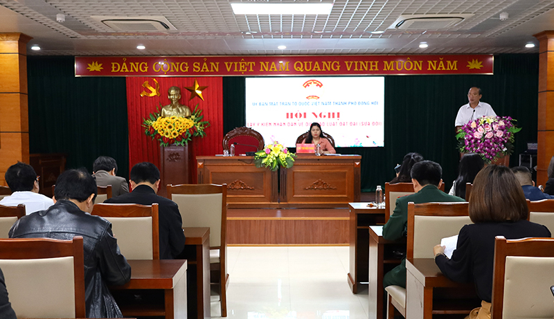 Chủ trì hội nghị đặt vấn đề.