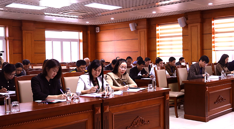 Các đại biểu tham gia ý kiến Dự thảo Luật Đất đai (sửa đổi). 