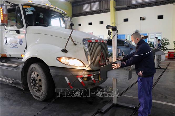 Kiểm định xe tại Trung tâm Đăng kiểm 15-02S, Hải Phòng. Ảnh minh họa: Hoàng Ngọc/TTXVN