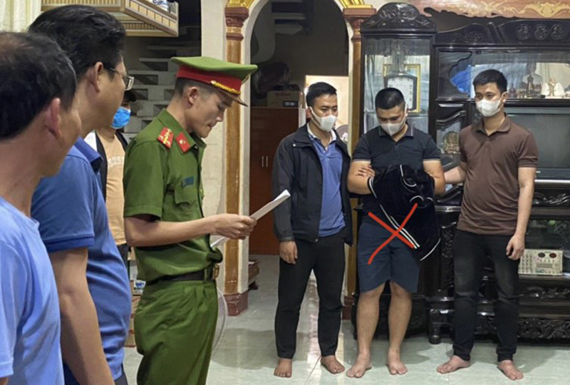 Tống đạt Lệnh khám xét khẩn cấp đối với nơi ở của Bùi Văn Thành.